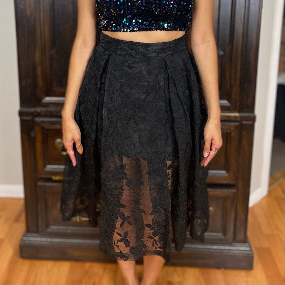 EMBROIDERED L’atiste Black Lace Skirt